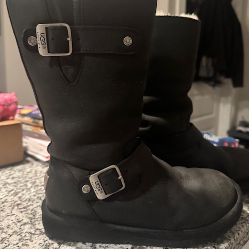Women's UGG Black Kensington Boots, Size 6